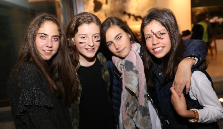  María de la Torre, Isa Villalobos, María Vigata y Natalia Loredo.