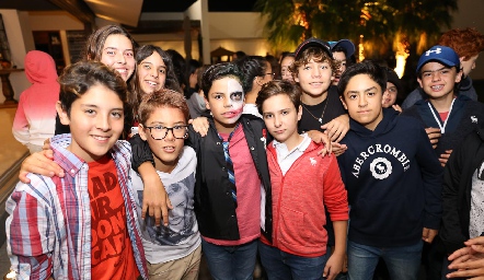  Los chavos.