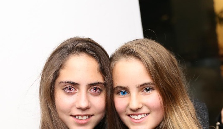  María de la Torre y Camila de la Garza.