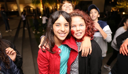  Luciana Pillado y Ana Isabel.