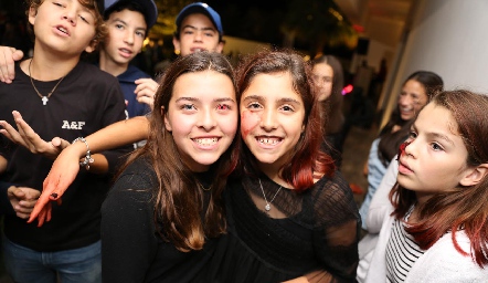  Victoria Muñoz y Julia Morales.