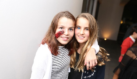  Andrea y Camila.