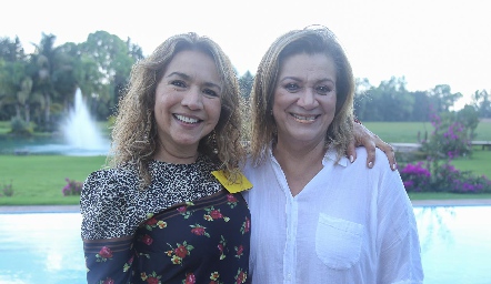  Martha Cardona y Silvia Padrón.