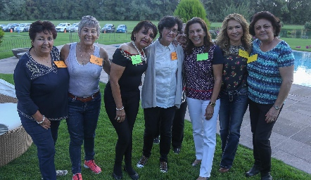  Charo, María Elena, Lourdes, Mayte, Cecilia, Martha y Lourdes.
