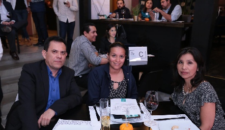  Artemio Juárez, Mariana Castillo y Miriam García.