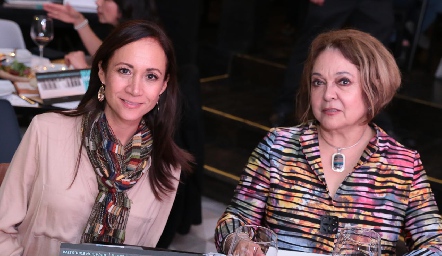  Ana Lucía Castillo y Mireya Fernández.