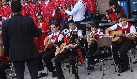 Fiesta de disfraces del Colegio Motolinía.