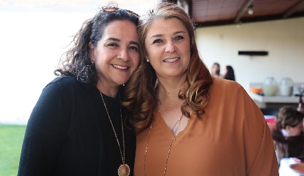  Isela Pérez y Laura Narváez.