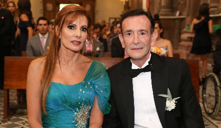  Fabiola Tirado y José Martín Alba, papás de la novia.