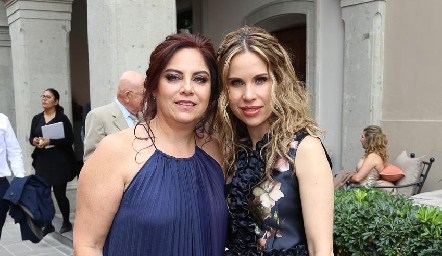  Alba Altamirano y Maiela Conde.