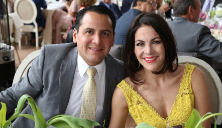  Rodrigo Morales y Karla Ruvalcaba .