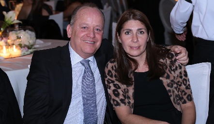  Luis y Roxana Mora.