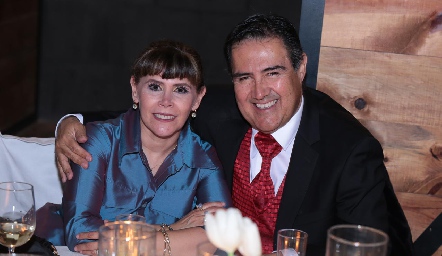  Claudia Esparza y Carlos Orduña.