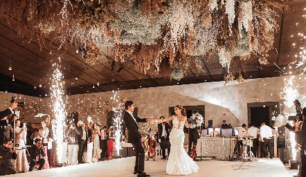  La entrada de los novios.