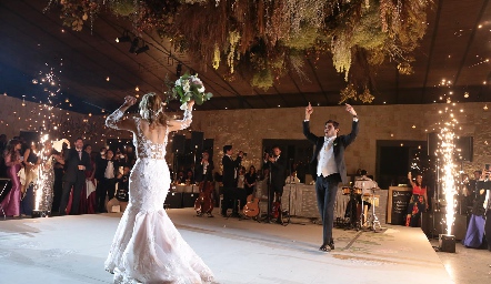  Bailando.