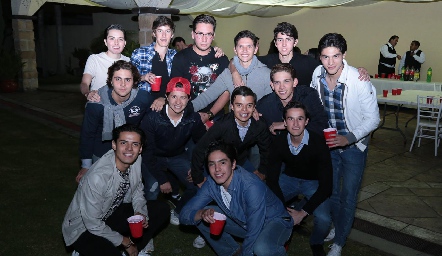  Salvador con sus mejores amigos.