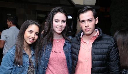  Jimena Hernández, Michelle Machado y Daniel Flores.