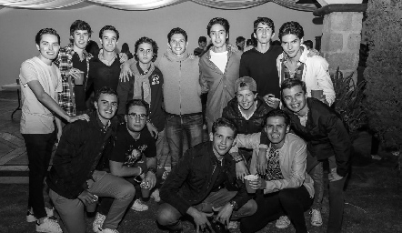  Salvador con sus mejores amigos.
