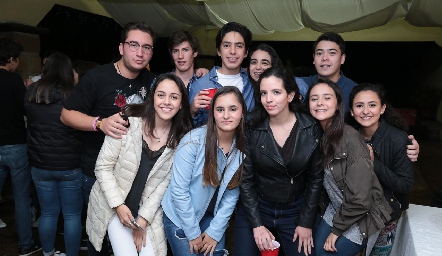  En el cumpleaños de Salvador Rangel.