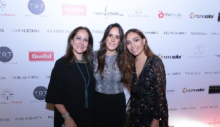  Ester Sandoval, Claudia Antunes y Silvia Torres.
