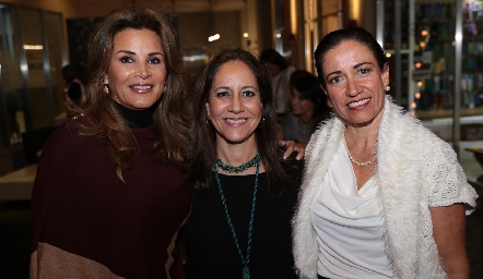  Bertha Barragán, Esther Sandoval y Rebeca Sandoval.