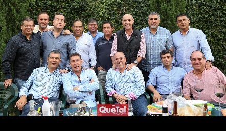  José Luis Suárez con sus amigos de toda la vida.