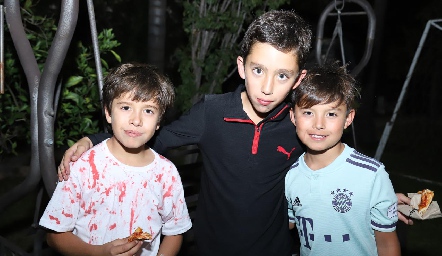  Fernando, Mateo y Miguel.