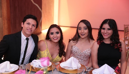  Fernando Arias, Isabel Andrade, Araceli y Chabelis Aguilar.