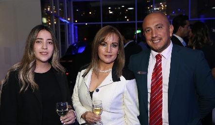  Isabel Albas, Betty Cano y Alberto Pérez.