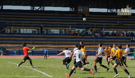  Buscando el gol.