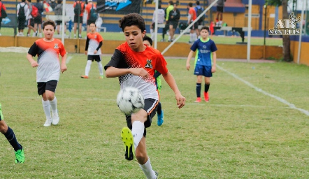 Controlando el balón.