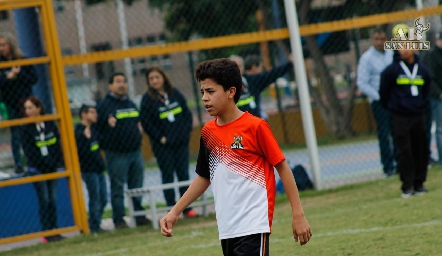 Mirando hacia el gol.