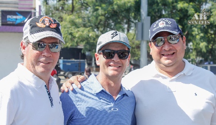  Oscar y Sergio Mendizábal con Luis Fernando Torrescano.