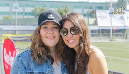  Maricarmen Mendizábal y Karina Alcalde. 