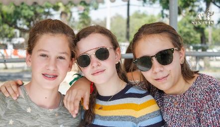  Mariana y Ale Mendizábal y Caro González. 