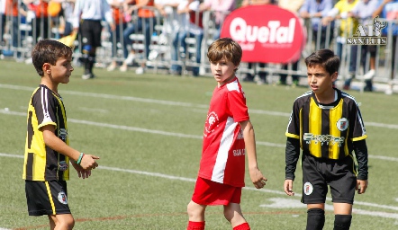  Andrés Mendizábal Ayala tomando posición defensiva.