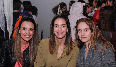  Daniela Díaz de León, Gabriela Estrada y Viviana Navarro.