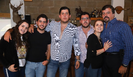  Ana, Max, Toro, Emilio, Anabel y Toro Gómez.