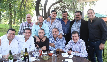  Toro Gómez con sus mejores amigos.