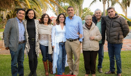  Gilberto Galván, Lupita Zacarías, Sandra Galván, Rocío de la Vega, Gerardo Galván, Susana Flores, Gilberto y Galo Galván.