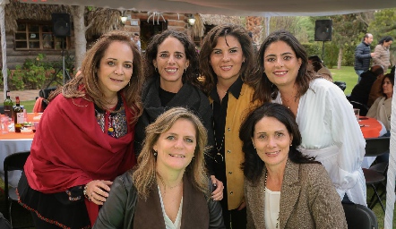  María de Jesús Veliz, Natalia Ortuño, Montse Abella, Rocío Ortuño, Martha Malo y Vicky Fernández.