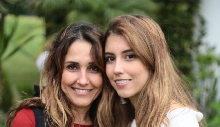  Martha Chalita con su hija Paola Dávila.