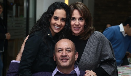  Fernanda Abud, Martha del Río y Miguel Abud.