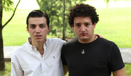 Santiago Guzmán y Alejandro Díaz de León.
