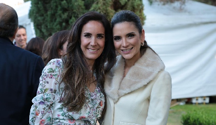  Adriana Cázares y Analía Maggiori.