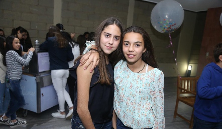  Acompañaron a las festejadas.