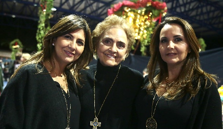  Adriana Villalobos, Toyita Villalobos y Cristina Villalobos.