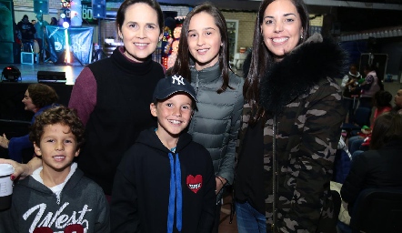  Ofelia de Fernández, Ofelia Fernández, Daniela Treviño Álvaro y Antonio.