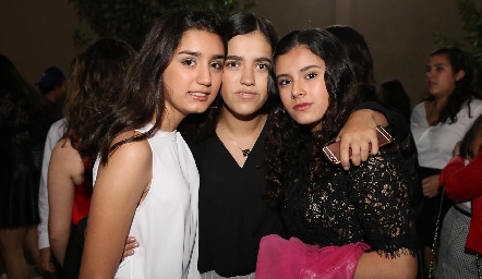  Montse, Andrea y Sofía.