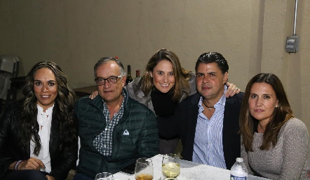  Bere Cortez, Héctor Humara, Prisca Navia, Vale Hernández y Damaris Navia.